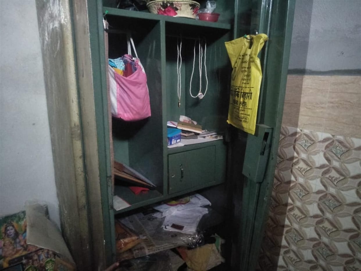 Hathras: The family went to the wedding, the thieves cleaned the house