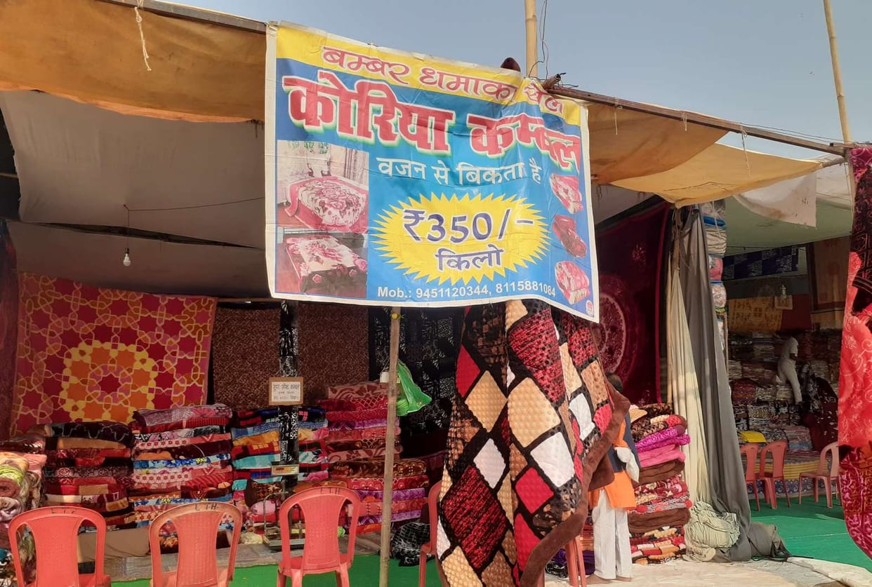 Buy blanket at the Dadri fair