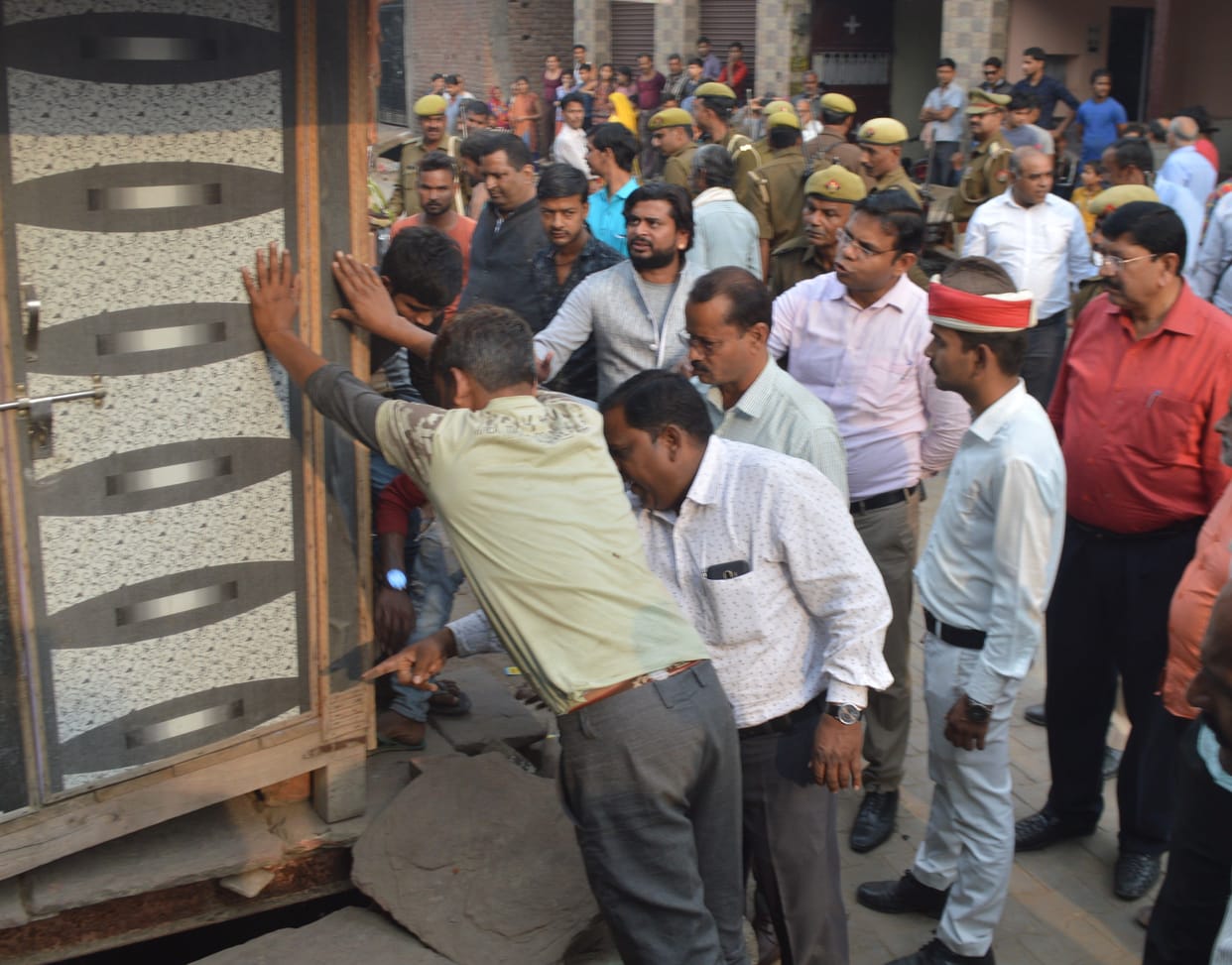 Hathras: Mahabali demolished encroachment, clashes