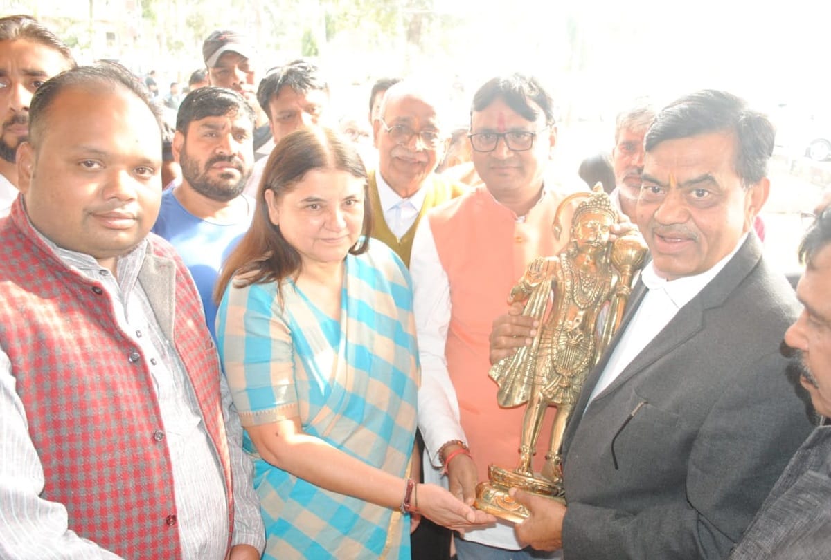 maneka reach ghaziabad sunderdeep engineering college gifted 4 feet lord hanuman statue