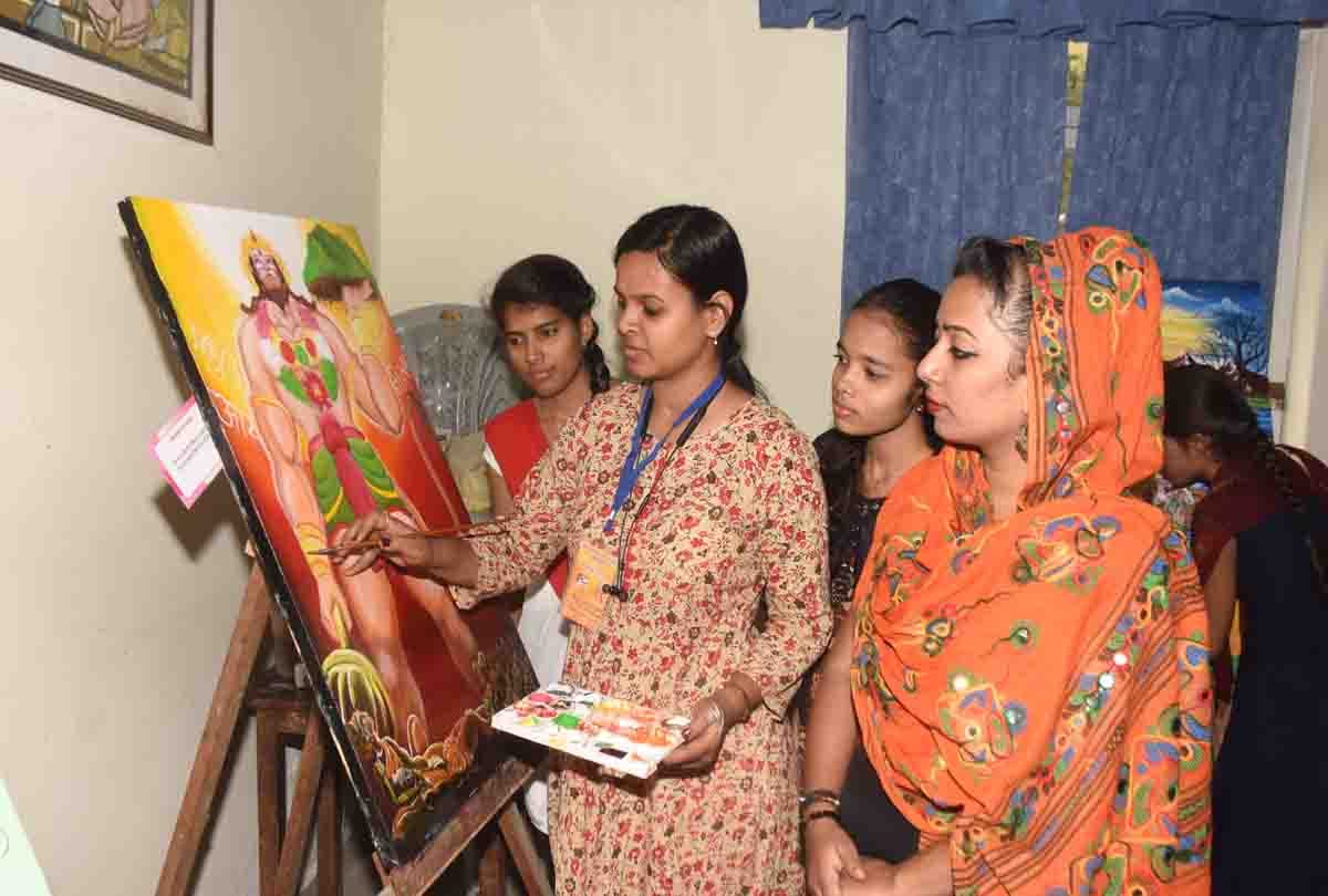 Muslim students made paintings based on Ramcharitmanas