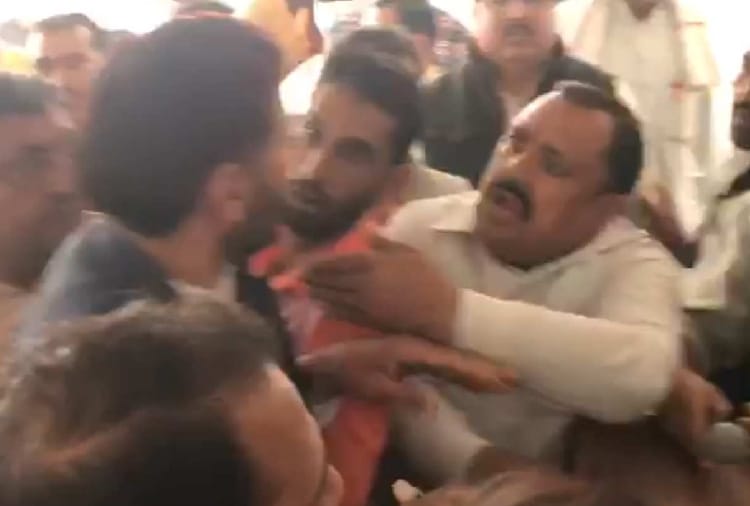 Ruckus of party workers during BJP meeting in Hisar