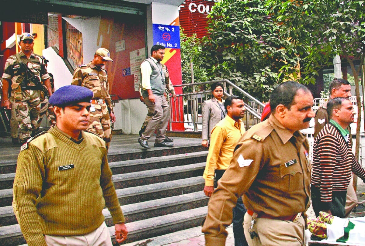 software engineer jumps in front of metro dead