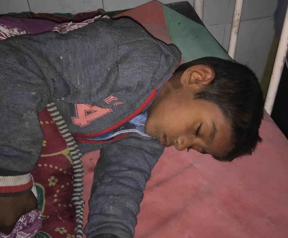 5 fallen ill due to food poisoning