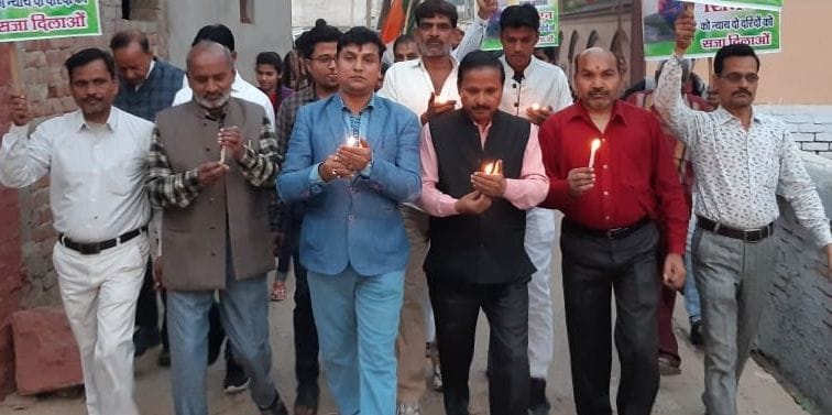 athras: Candle march taken out for the suicide of the victim girl