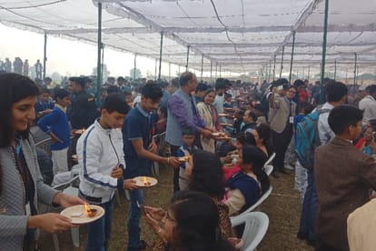 children made a record by washing  parents feet together and blessed in iimt ganganagar Meerut