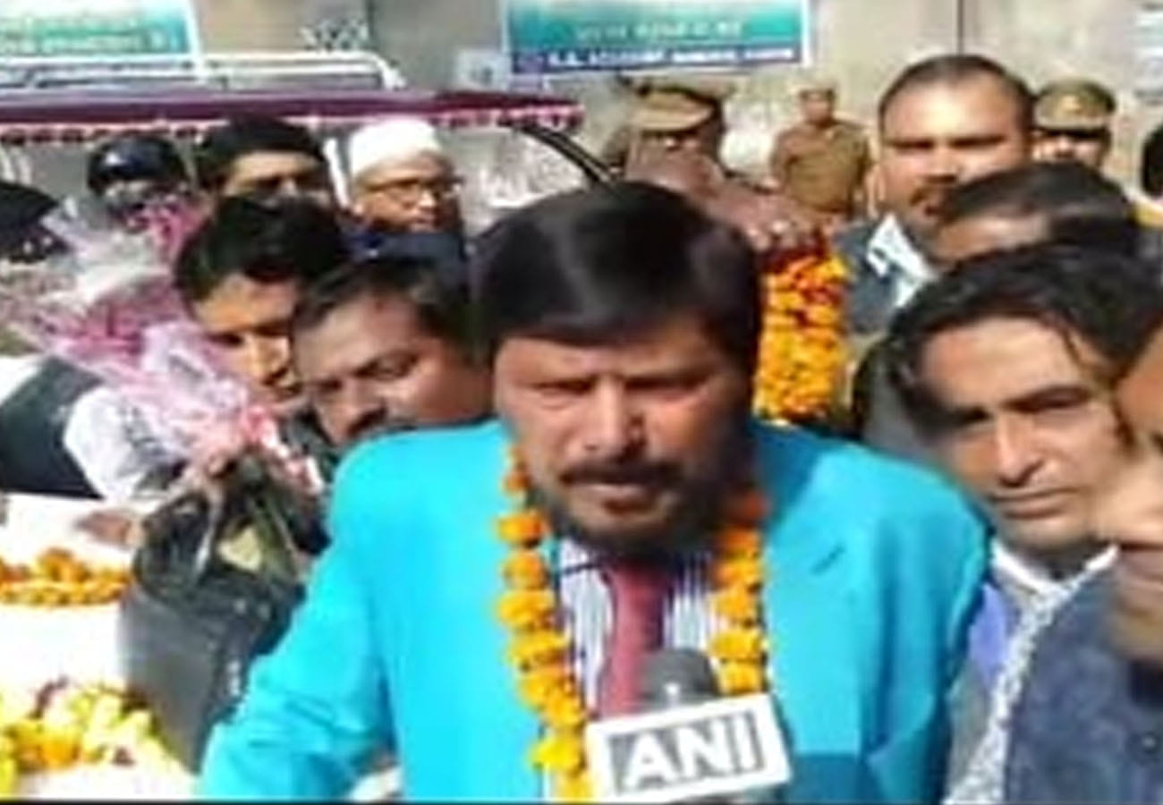 Ramdas Athawale gave big statement about Maharashtra government in kanpur