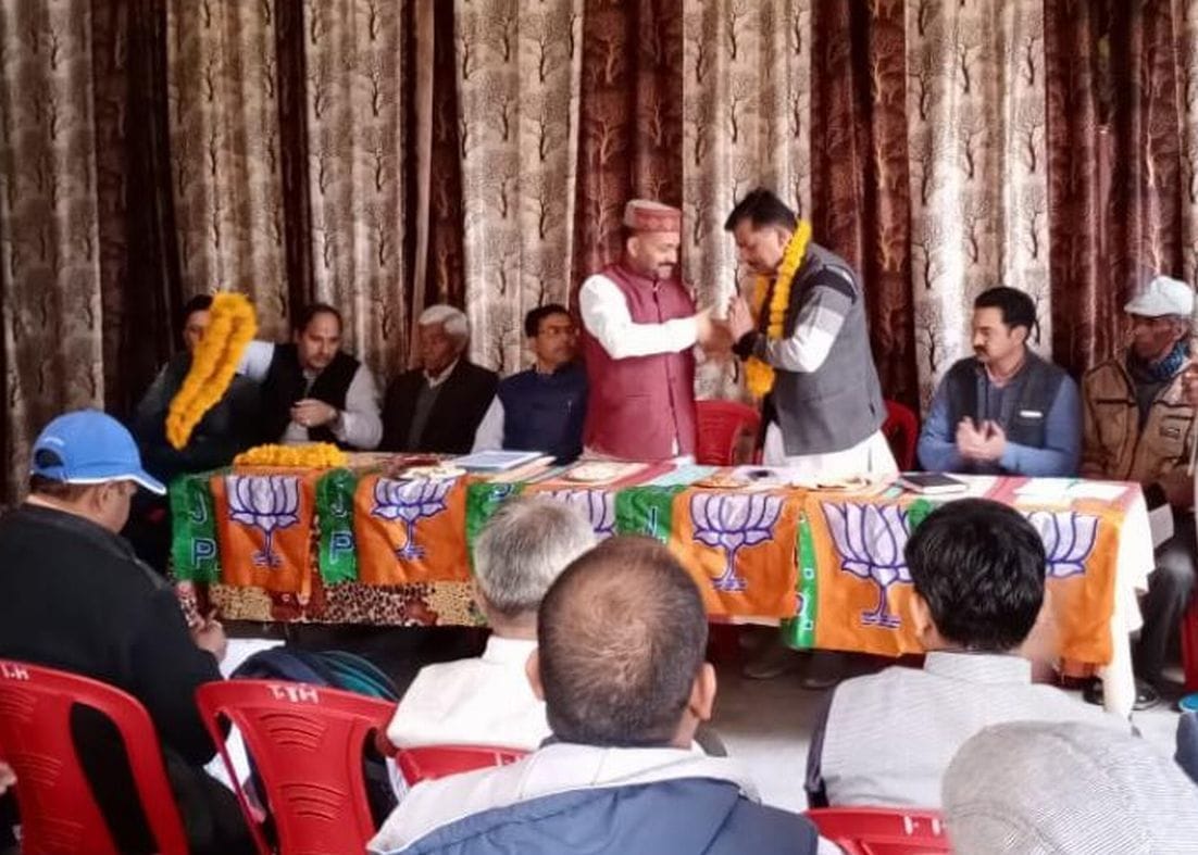 BJP in-charge found the pulse of workers