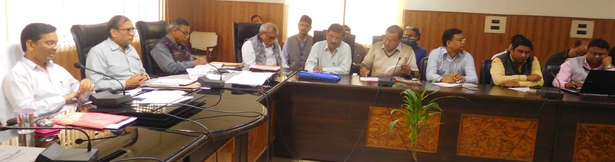 Hathras: DM expressed resentment over low progress in vaccination of pregnant women