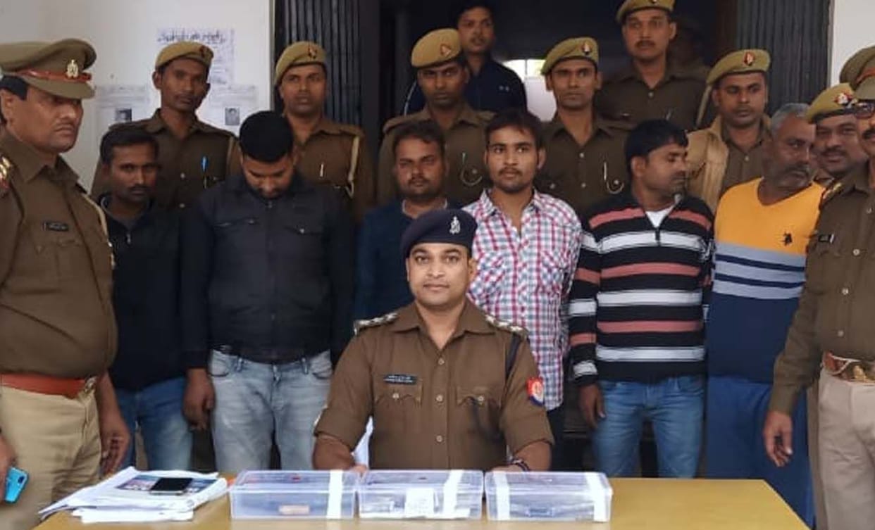 Pratapgarh: A gang that clown ATM card was caught