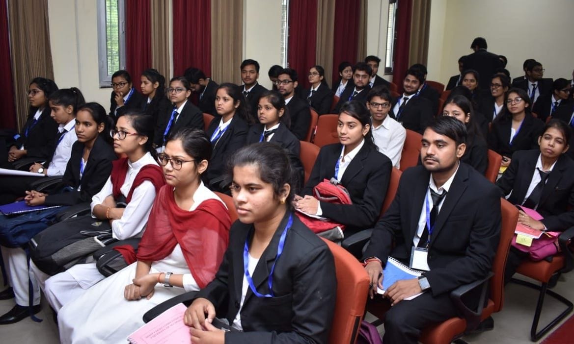 Moot court practices in Allahabad university law faculty