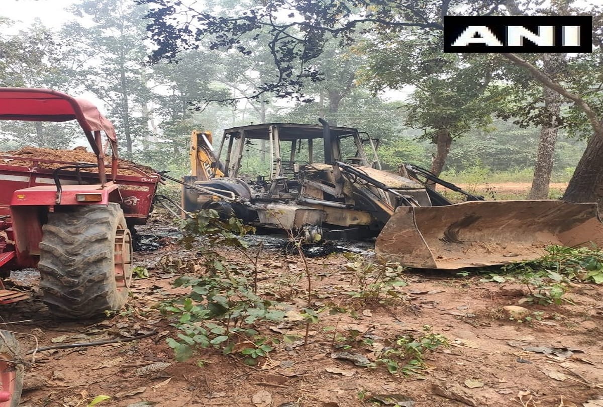 Chhattisgarh Naxalites set fire to vehicles engaged in road construction Madonar village Narayanpur