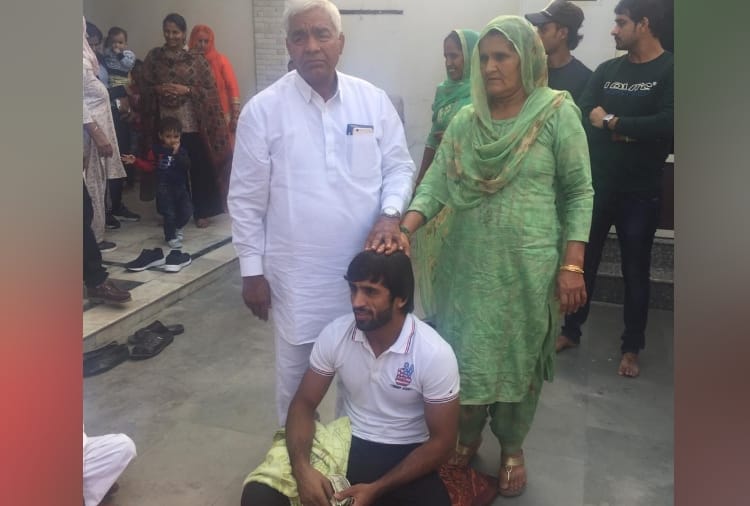 Wrestler Bajrang punia engagement with sangeeta phogat