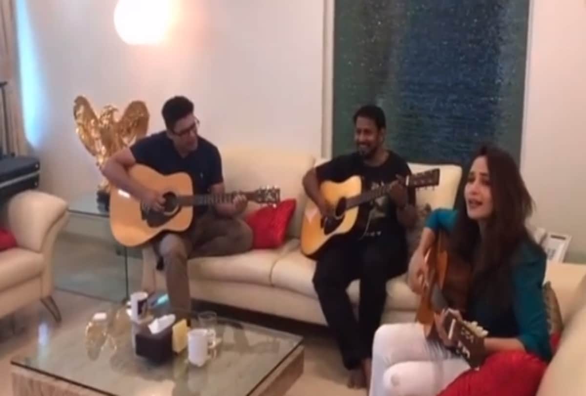 Madhuri Dixit played guitar along with husband Sriram Nene video viral