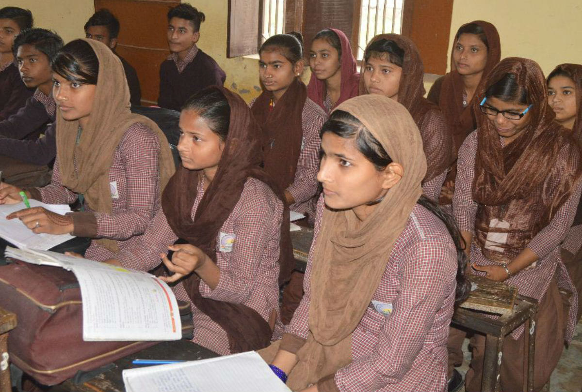 Sanskrit gitamritam shlok in Madrasa Moin Ul Islam Agra