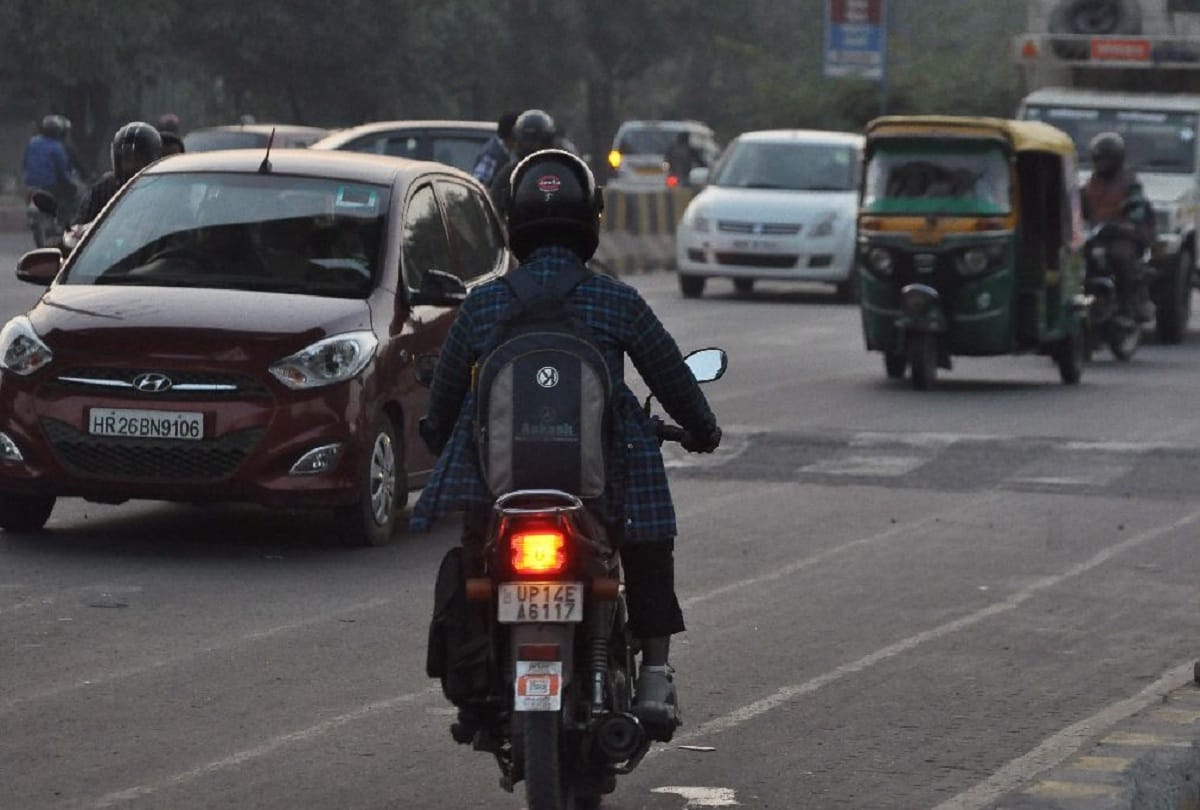 Traffic rules challan traffic police taking photographs of vehicles breaking New motor vehicle act