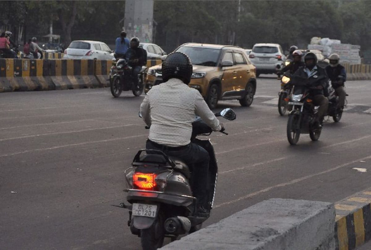 Traffic rules challan traffic police taking photographs of vehicles breaking New motor vehicle act