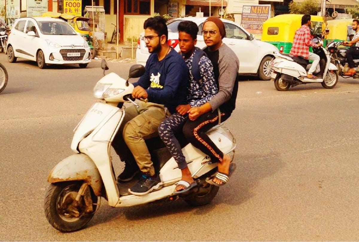 Traffic rules challan traffic police taking photographs of vehicles breaking New motor vehicle act