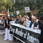 महाराष्ट्र पर सांसदों का प्रदर्शन