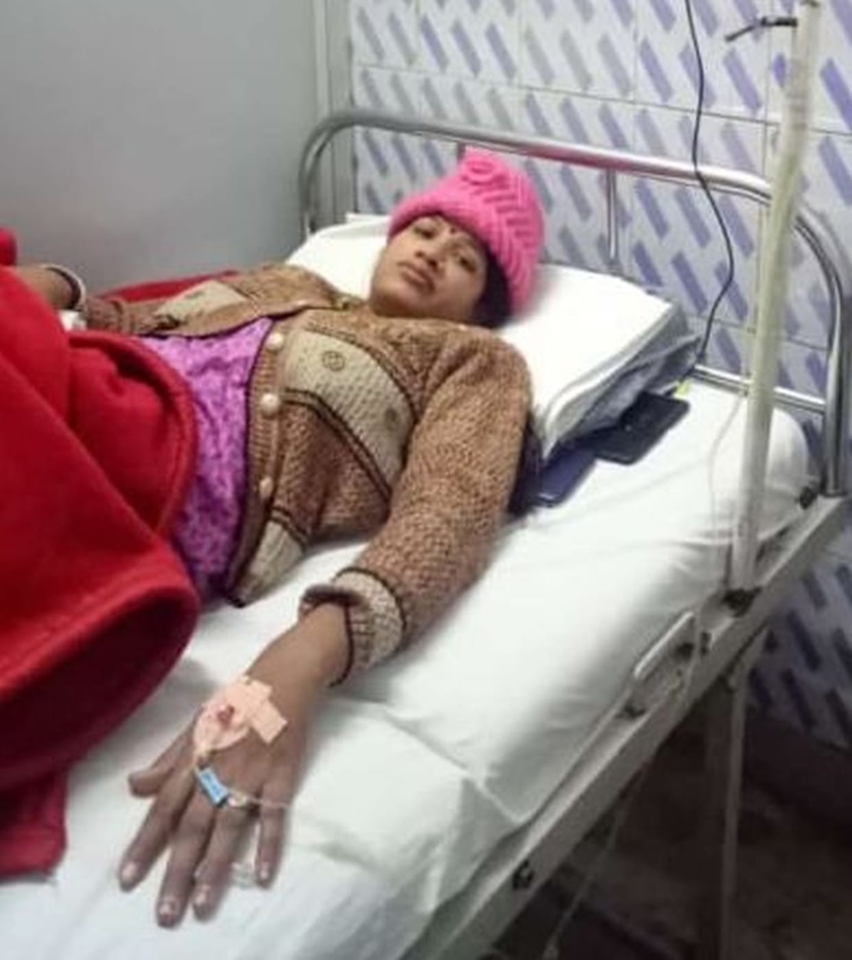 Usrahar woman dengue, hospitalized