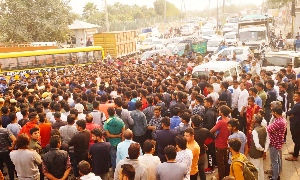 road jam with body of suresh bhadana in faridabad