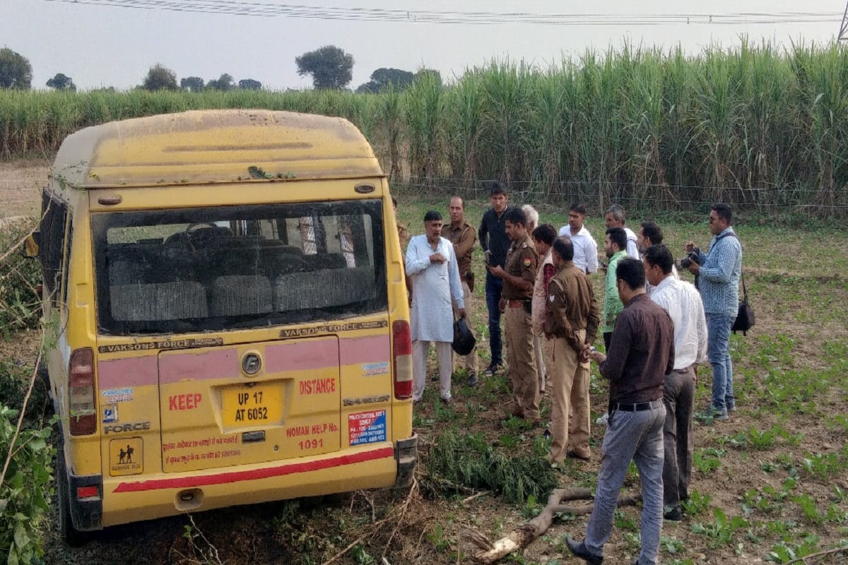 A school bus fell in farm at Baghpat city and nine children injured