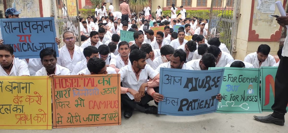Student strike for demand hostel in bhu varanasi