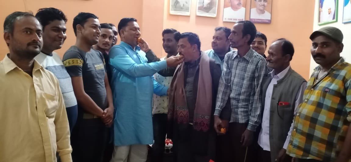 bjp workers are happy in making the government in maharashtra
