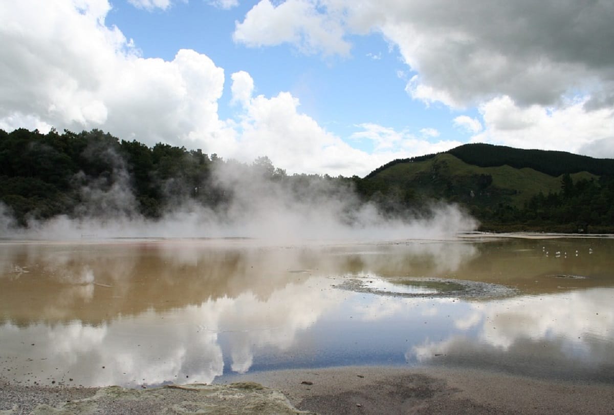 world's most dangerous lake that can kill you