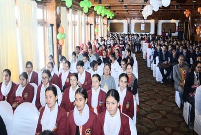 Amar Ujala Brain of Shimla school topper honoured by education minister suresh bhardwaj