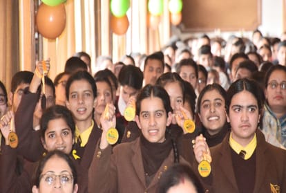 Amar Ujala Brain of Shimla school topper honoured by education minister suresh bhardwaj