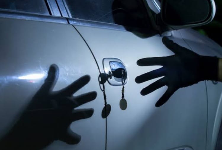 five miscreants escaped by snatching the swift car from the young man