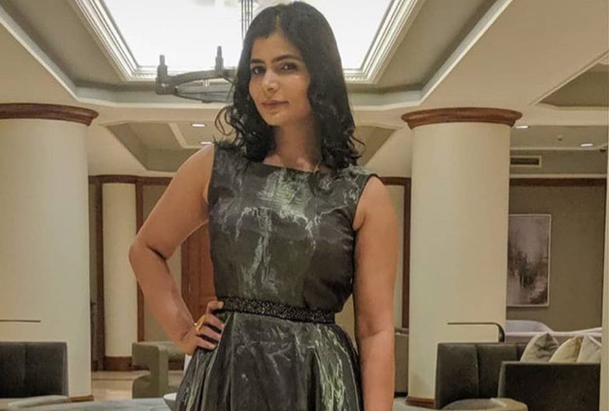 Chinmayi Sripada shares clarification on morphed photo with Swami Nityananda