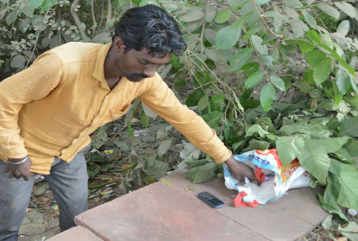 Amar Ujala Sting Operation Big Exposed Of Ganja Dealer In Agra