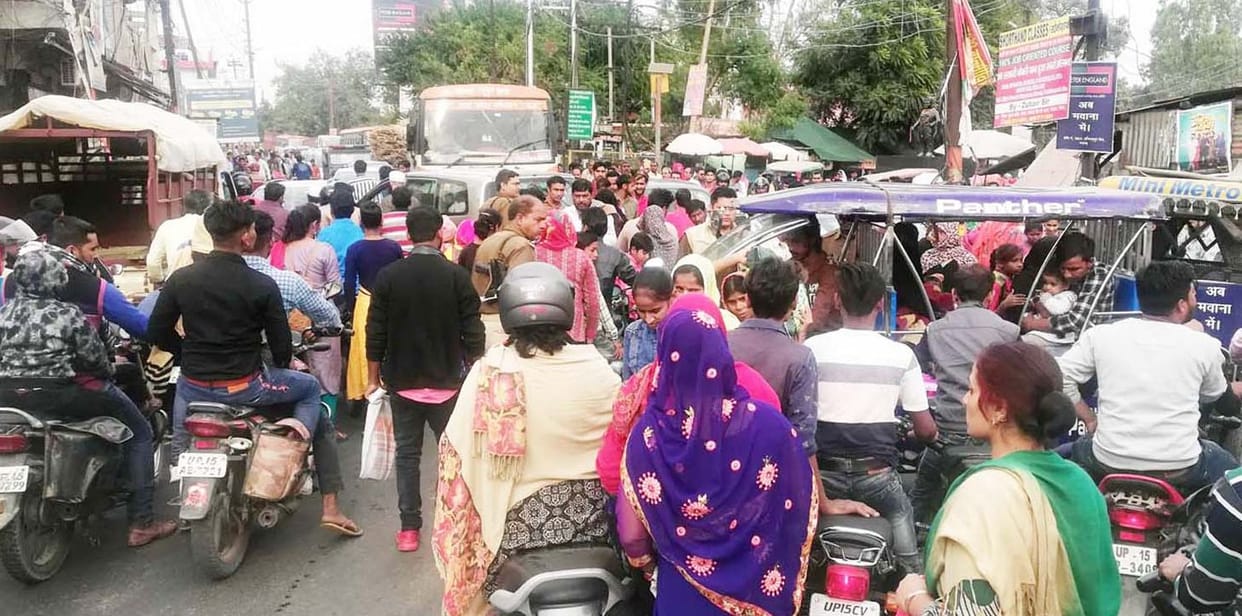 the heavy traffic jam due to e rekshow and pentation