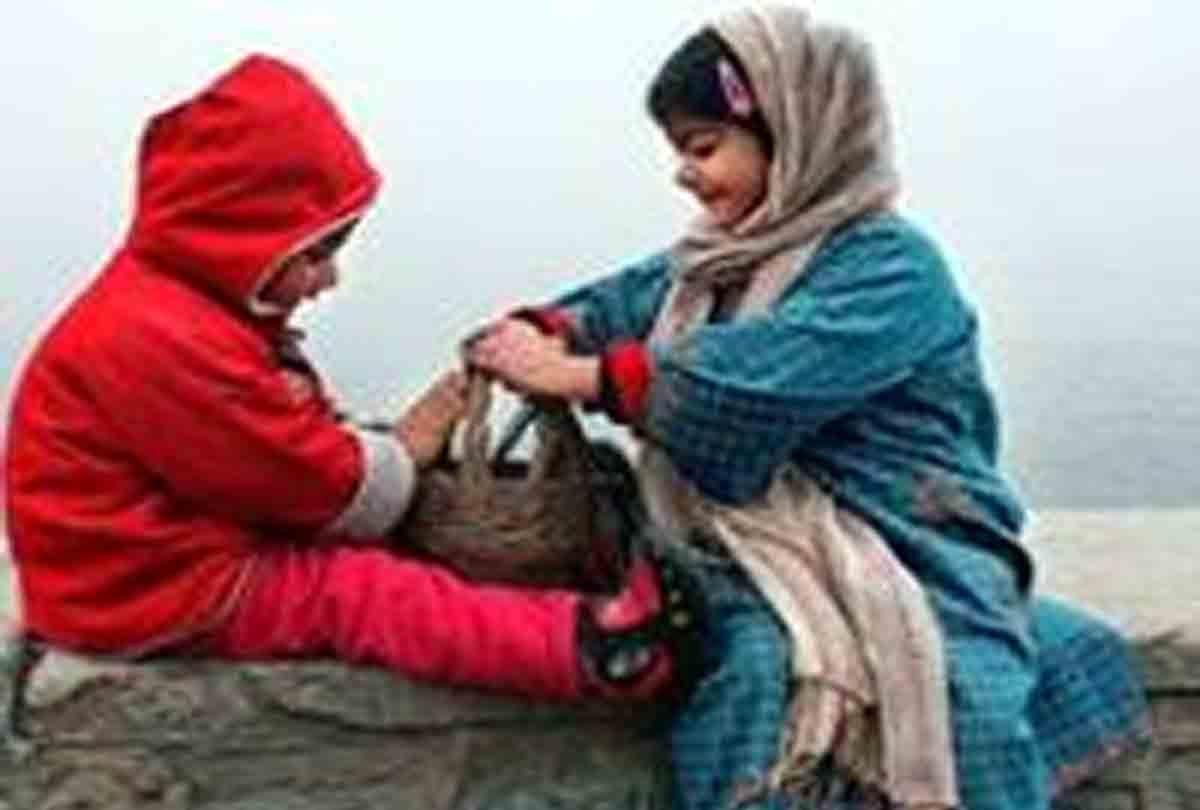 Kashmiri kangri a fire pot keeps people warm during winter, what is kangri