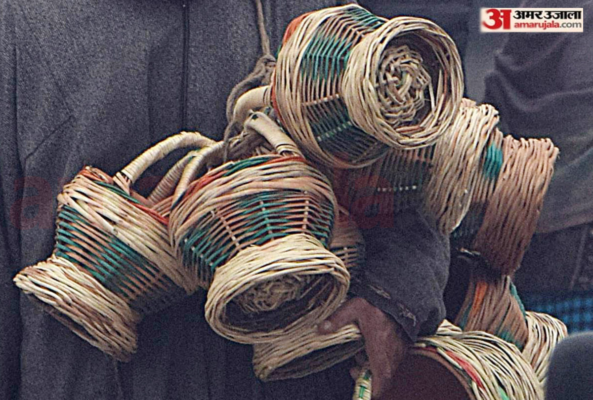 Kashmiri kangri a fire pot keeps people warm during winter, what is kangri