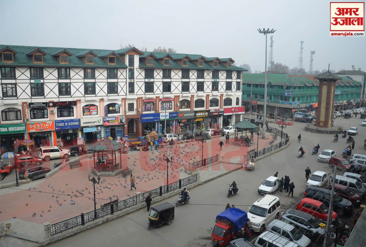 Traffic and shops opened after four days in srinagar jammu kahsmir