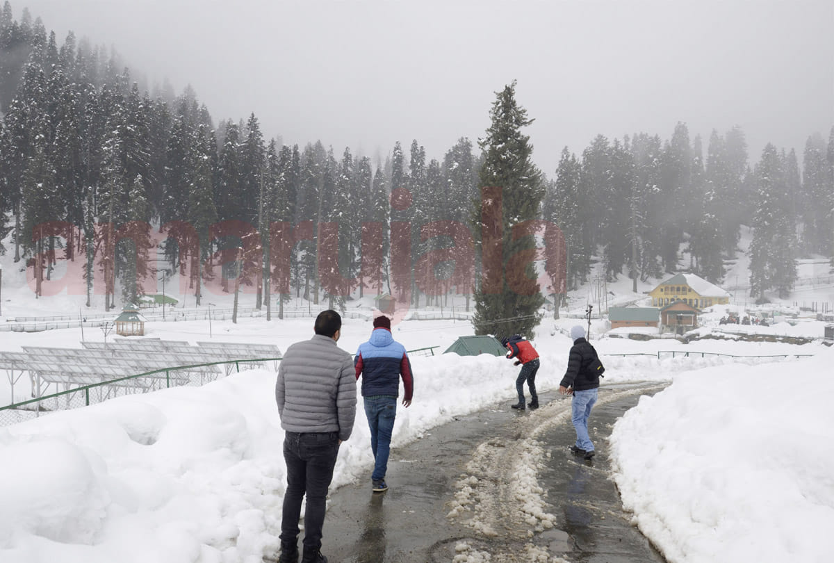 most beautiful places in kashmir, gulmarg, srinagar kashmir snowfall