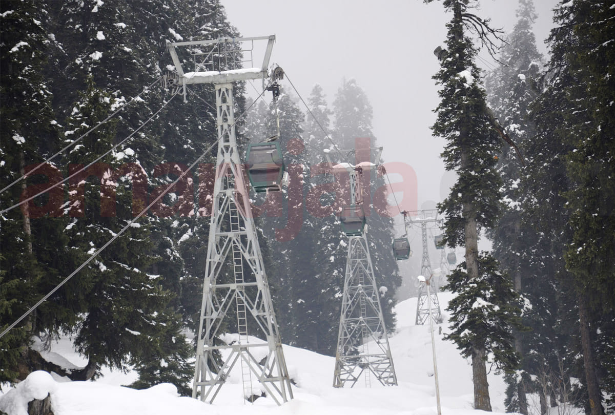 most beautiful places in kashmir, gulmarg, srinagar kashmir snowfall