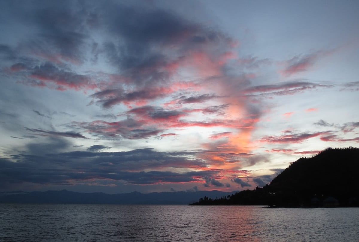 world's most dangerous lake that can kill you