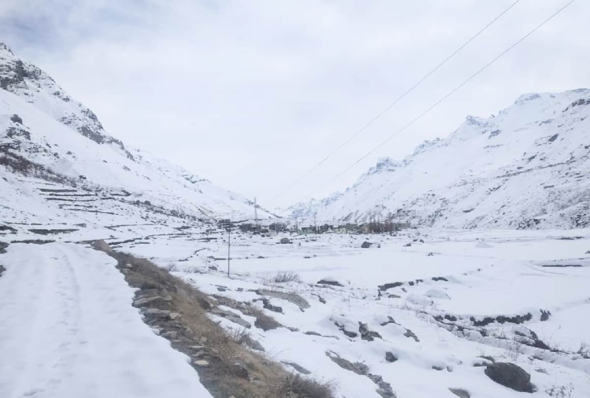 Rohtang Tunnel closed and telecommunication services stalled in lahaul valley after heavy snowfall