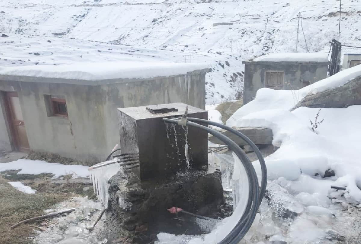 Rohtang Tunnel closed and telecommunication services stalled in lahaul valley after heavy snowfall