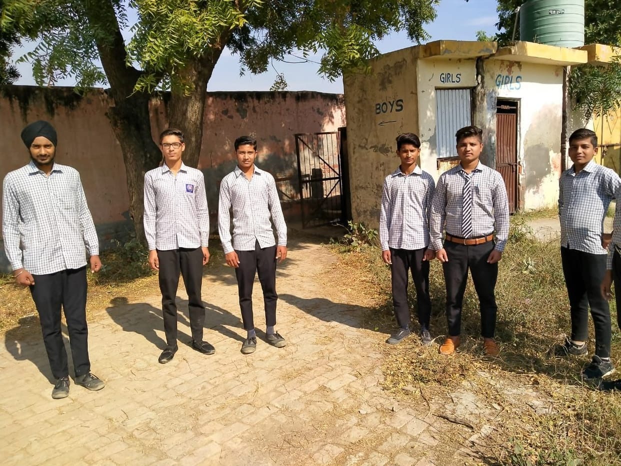 School children forced to go to open defecation, school got first price in cleaness, clean india plan, fatehabad