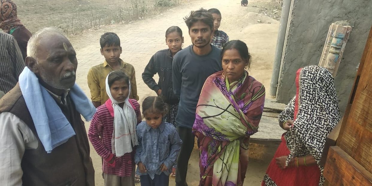 Hathras: Crossing cash and jewelery worth lakhs by breaking the lock of policeman's house