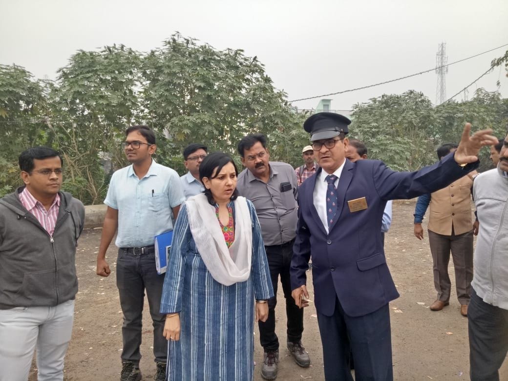 DRM inspects Mankapur railway station