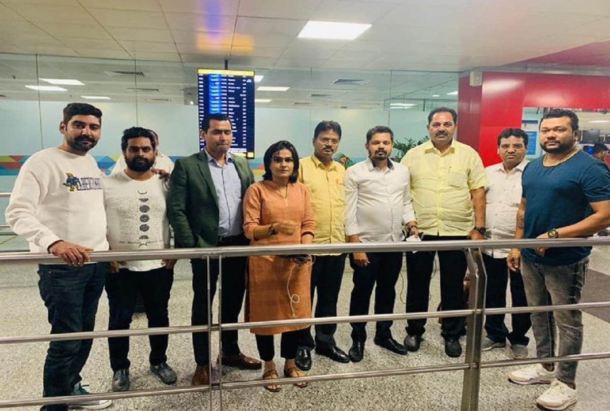 Three NCP MLAs stayed in Gurugram Hotel Maharashtra politics Shivsena BJP Congress