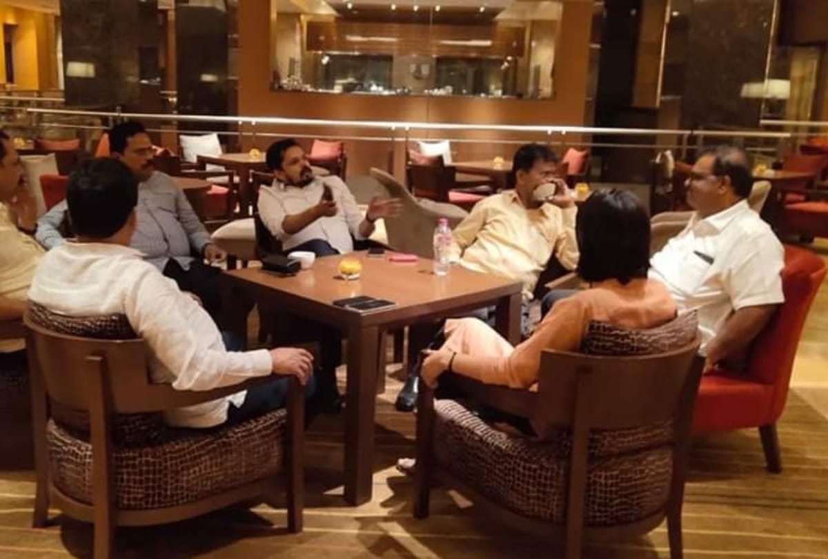 Three NCP MLAs stayed in Gurugram Hotel Maharashtra politics Shivsena BJP Congress