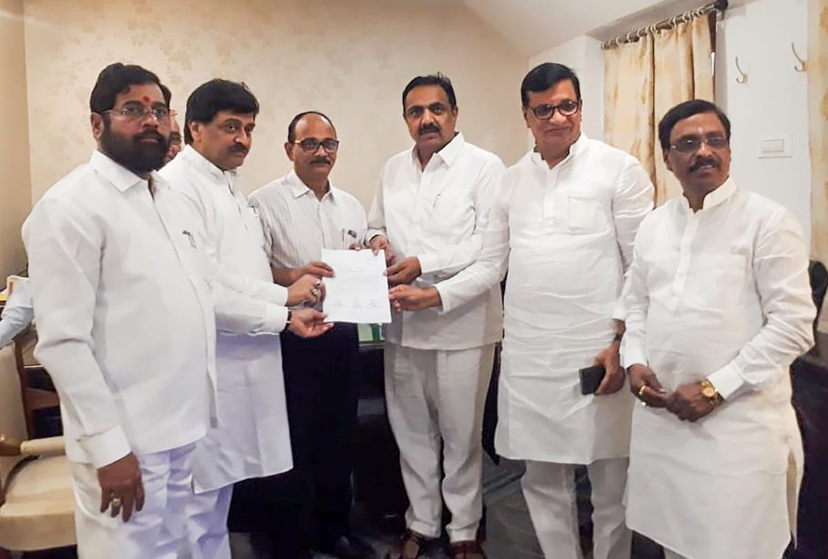 Three NCP MLAs stayed in Gurugram Hotel Maharashtra politics Shivsena BJP Congress