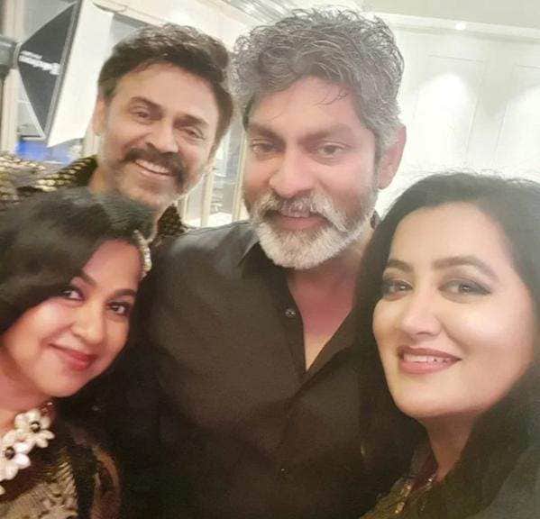 Actor Chiranjeevi throw Party 80s actors Photo Viral